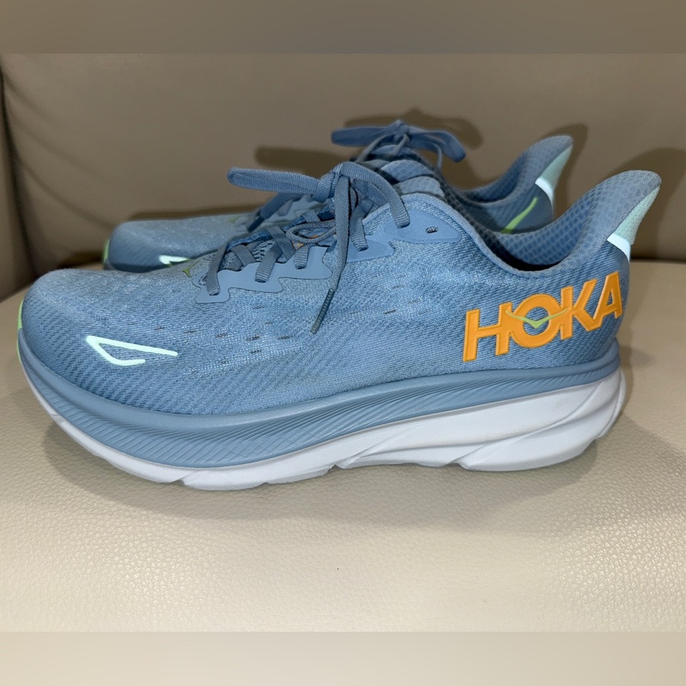 Hoka One Men’s Clifton 9 Wide size 9.5 2E